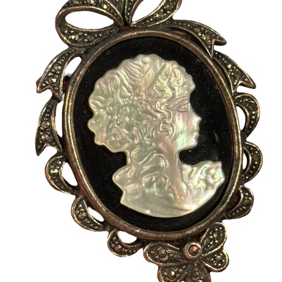 Large Sterling Silver Cameo Marcasite Mother of Pearl Sterling Pendant Brooch - Picture 4 of 4